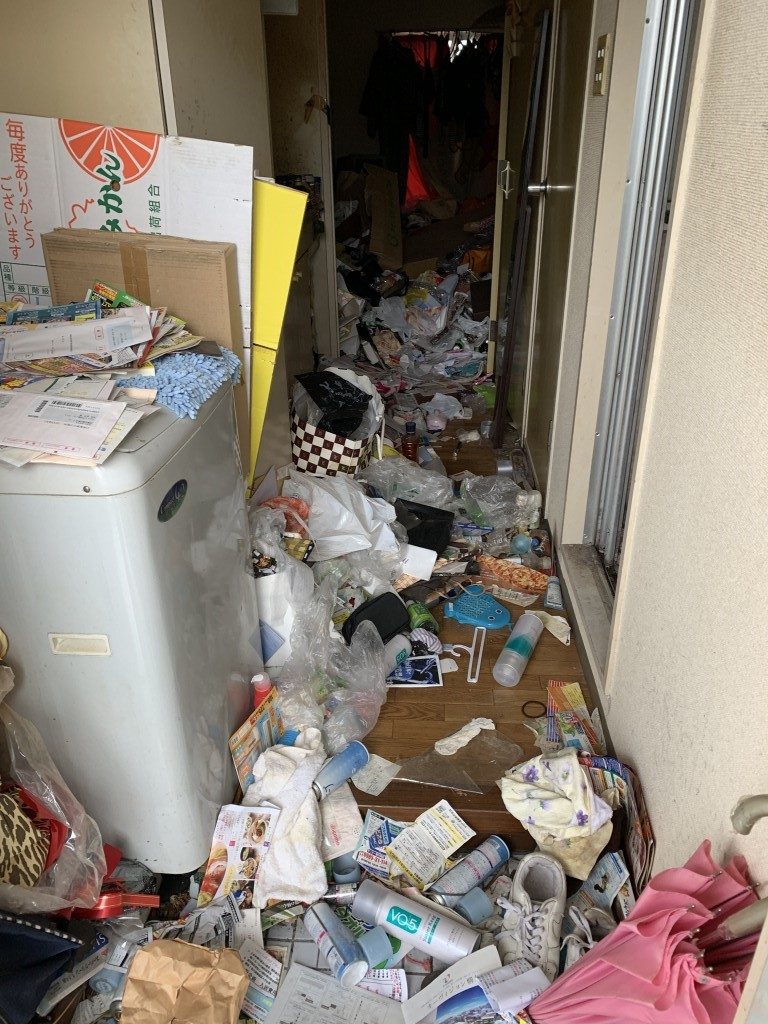 2トントラック2台分の不用品回収☆大量の不用品の処分でお部屋が片付き、お客様にお喜びいただけました!