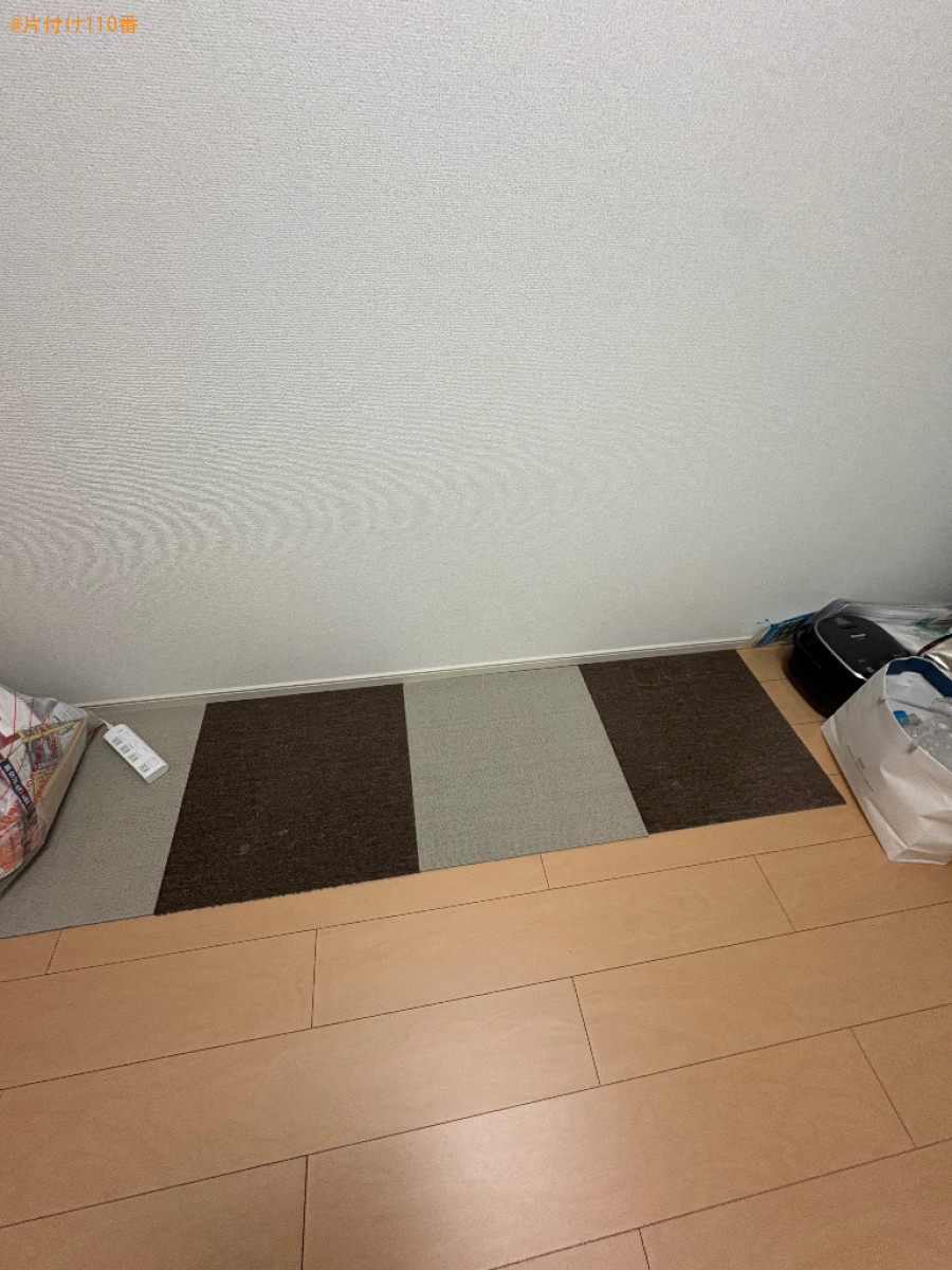 マットレス付きシングルベッド、こたつ、デスク、棚、布団等の回収